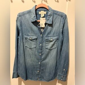 H&M Women’s Light Blue Denim Button-Up Shirt. New With Tags. Size 10